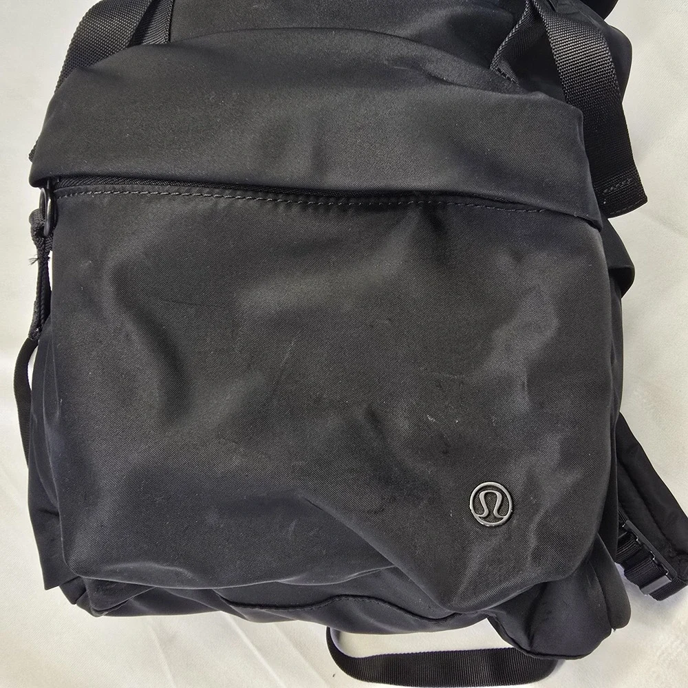 lululemon athletica small rip